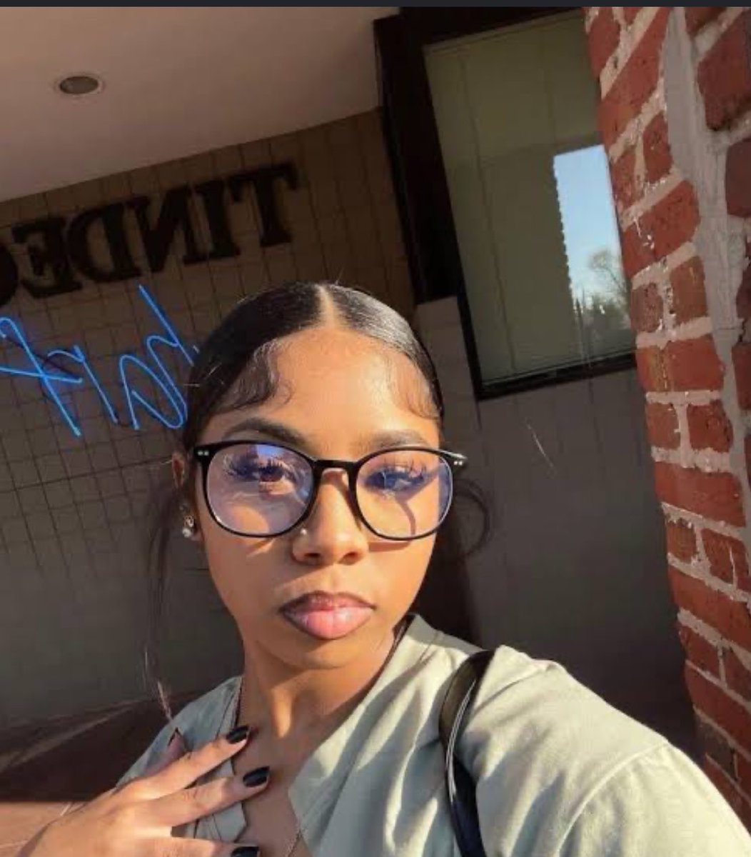 D_famousboi5's tweet photo. Having a brain and beauty is nice, but you know what is nicer? “manners” 😎 https://t.co/kbIyWUtSBJ