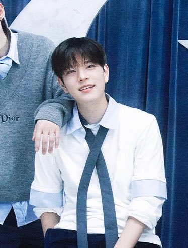 SEUNGM1NE's tweet photo. #Seungmin 🪽🤍 https://t.co/iPjRYyg7jZ
