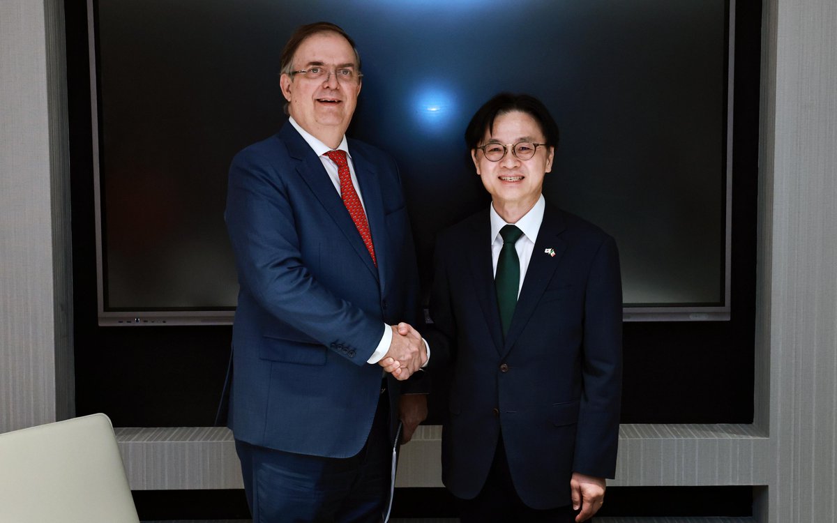 MOTIRKoreaEng's tweet photo. Minister JK Kim of #MOTIR met with Mexico’s Secretary of Economy Marcelo Ebrard in Mexico on September 25, 2026, to discuss ways to accelerate bilateral trade and investment between #Korea and #Mexico and strengthen cooperation in industry and resources. https://t.co/2FtHwv5kuh