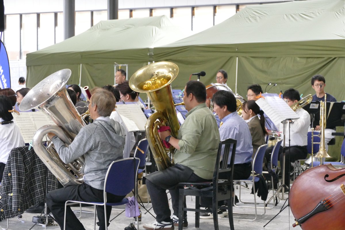 OsakaShion's tweet photo. 【公演情報🚇】

📣本日開催‼️

＼🚇Osaka Metro presents✨／
📯吹奏楽フェスティバル2026🎺

ゲネプロの様子をお届けします📸

ジャズやポップスの楽曲の数々を、Shionの迫力あるサウンドでお届けします🎺✨
緑豊かで、都心にありながらゆったりとした時間が流れる「うめきた公園」にて開催🌿
ぜひお立ち寄りください😆

✉️お知らせ✉️
雨天のため会場内のレイアウトを変更し、立見での観覧をご案内予定です。
会場内が滑りやすくなりますので、足元にお気をつけてお越しください🌂

✅Osaka Metro presents 吹奏楽フェスティバル2026
日時：2026年9月29日(火) 18:00開演
指揮：石川征太郎
会場：グラングリーン大阪 うめきた公園「ロートハートスクエアうめきた」
★鑑賞無料（事前申込不要）

👇プログラムなどの詳細はこちら👇
https://t.co/PaKABoedWj

⚠️鑑賞は無料ですが会場が混雑した際は、入場制限を行う場合があります。予めご了承ください。

#オオサカシオン
#OsakaMetro
#入場無料
