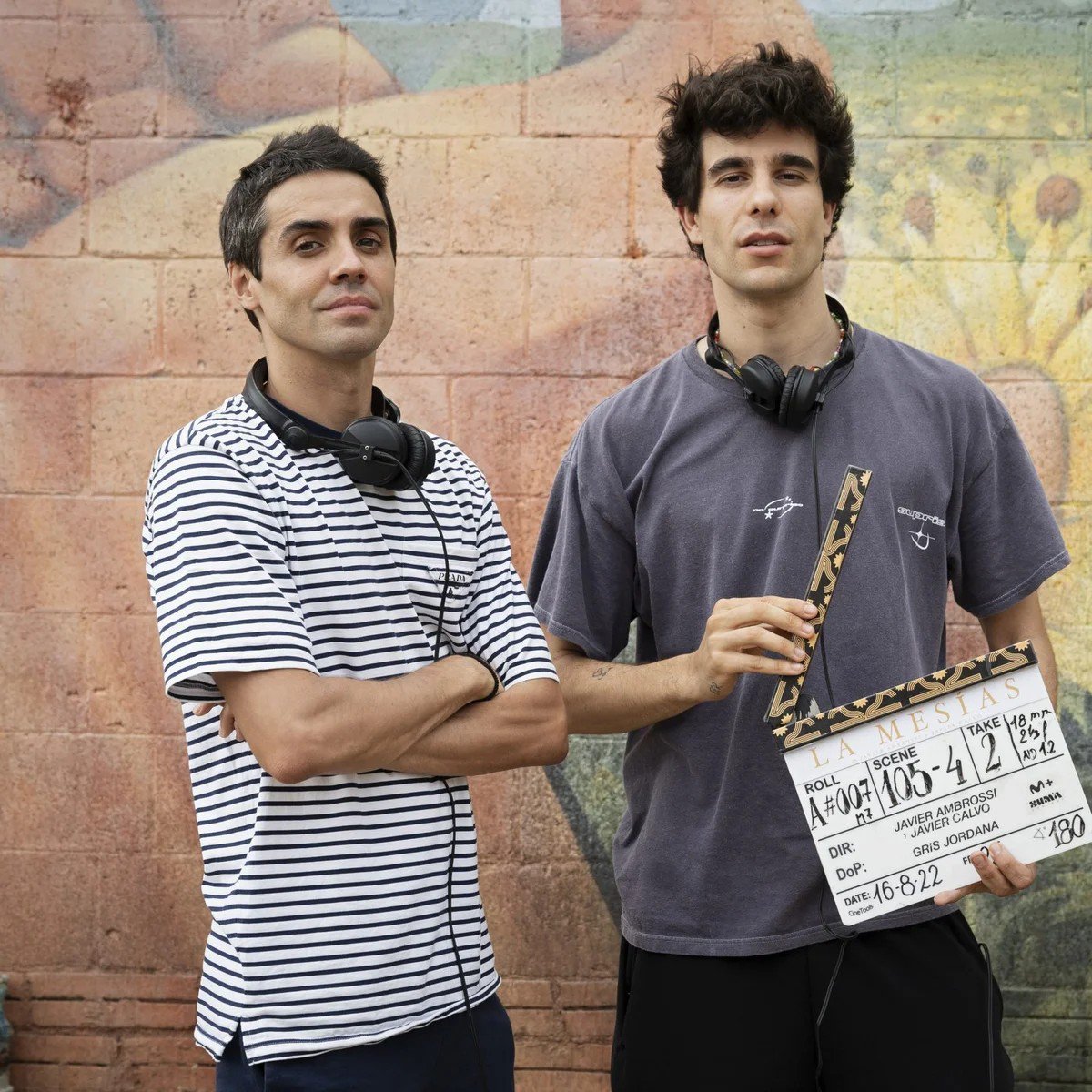 AJNavarro9's tweet photo. El universo cinematográfico de Los Javis parece condenado a mirarse el ombligo con solemnidad: provocación de escaparate, transgresión domesticada, y una estética oscilante entre lo kitsch y lo artificioso. que convierte la emoción, el dolor, en simple impostura y sensibleria... https://t.co/W5j5I06E67