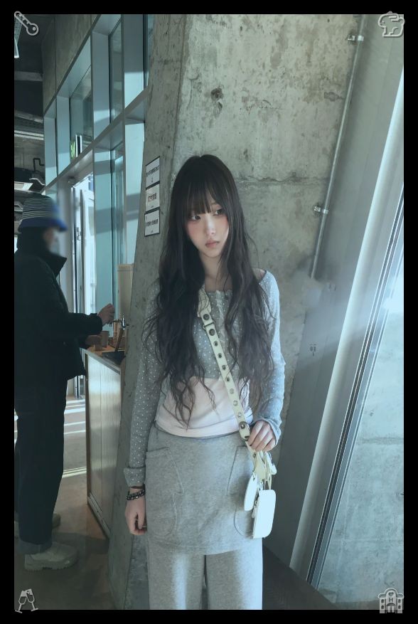 89Kousuke's tweet photo. 😙Cat sits on the windowLater that day, I get a call from my father. His voice is soft, hesitant, and he says, “I’m sorry. I shouldn’t have been so hard on you. I just want you to be happy.” I cry, and we talk, and for the first time in years, I feel like we’re fin https://t.co/1HsHfSRYWk