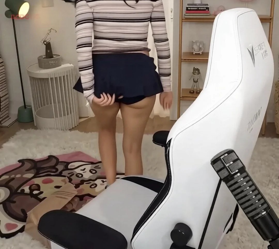 eepy119's tweet photo. poki is such goonbait! https://t.co/E8nT20ai2r