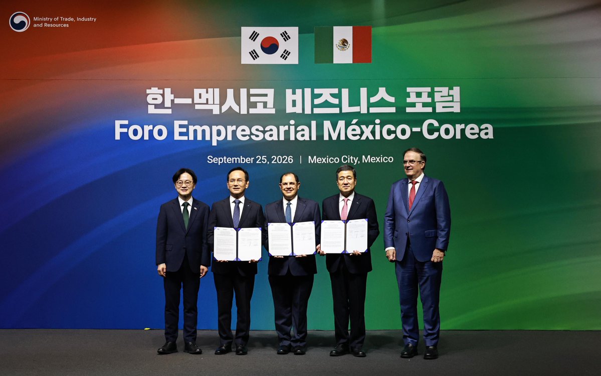 MOTIRKoreaEng's tweet photo. On September 25, #MOTIR Minister JK Kim and #Mexico’s Secretary of Economy Marcelo Ebrard attended an MOU signing ceremony covering bilateral cooperation in areas including aerospace, automotive parts, and trade and investment. https://t.co/TteUkFr1my