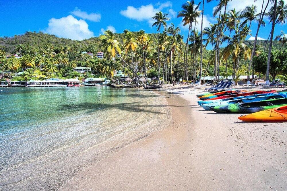 DYK_post_'s tweet photo. 📍 Marigot, Dominica 🇩🇲

Did you know? Marigot offers sweeping views of the Atlantic ocean and sits right near the island’s Kalinago Territory!
#Marigot #Dominica #TravelFacts #Caribbean https://t.co/ae6KCzmSb3