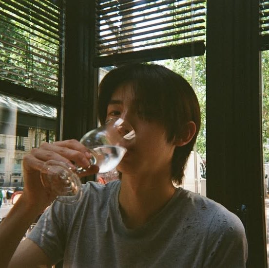 TIMETOACAl's tweet photo. in my head they took these film photos of each other https://t.co/KB2si94mS2