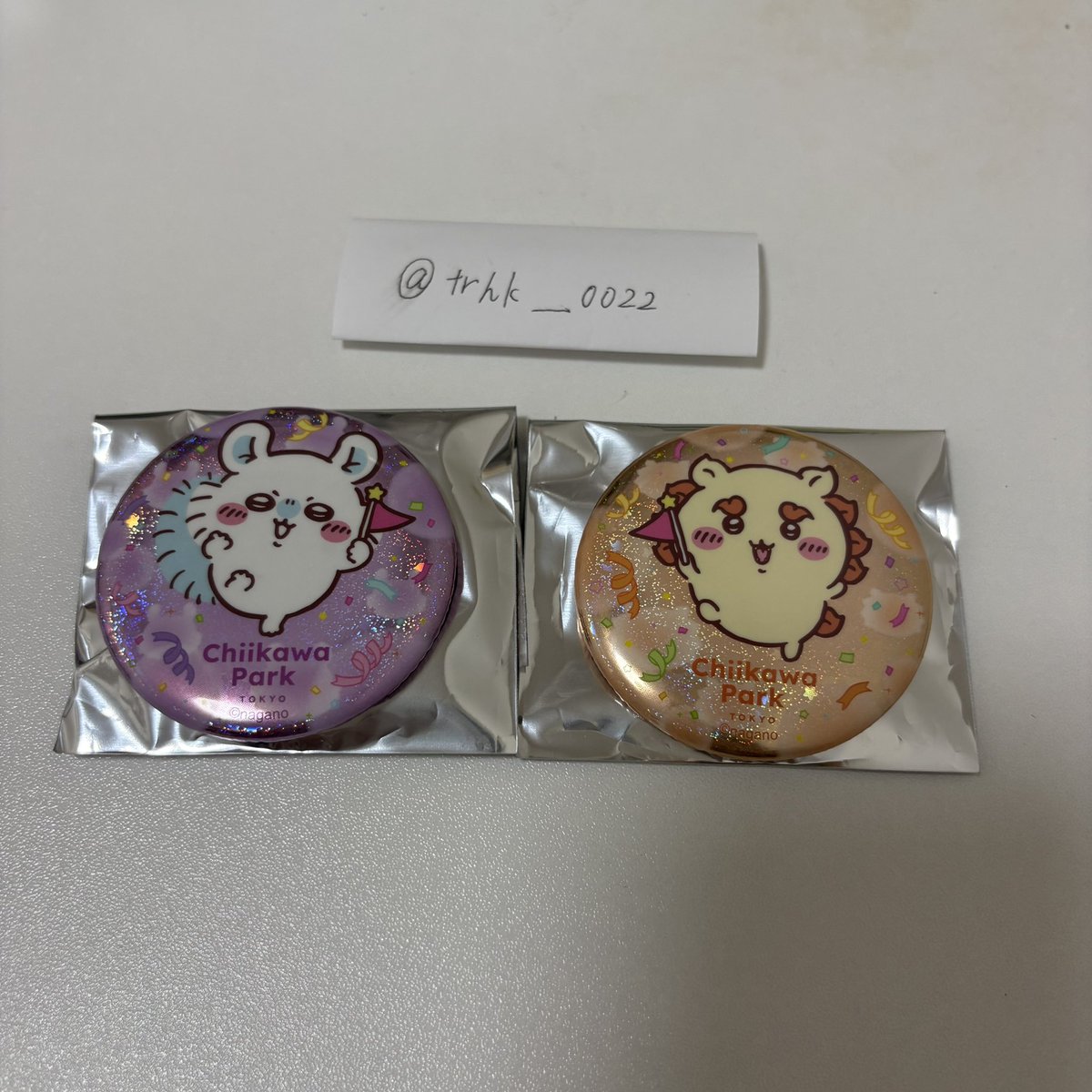 trhk___0022's tweet photo. ちいかわパーク トレーディングホログラム缶バッチ 交換

【譲】モモンガ、シーサー
【求】ウサギ、ハチワレ

郵送での交換希望です。
条件合う方いましたらお気軽にお声掛けください。 https://t.co/1MlezqdeaY