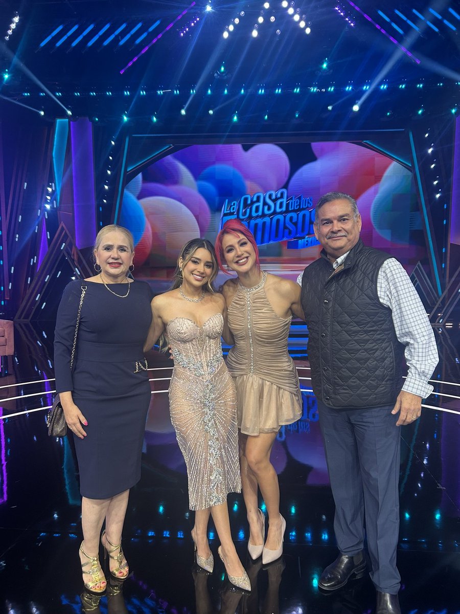 SupportBrianda's tweet photo. Los papás de Bri ya están con ella 💖.
Una foto de los 3 con Flor. 💖 
BRIANDA SIGUE BRILLANDO https://t.co/YEq4Uv1s2f