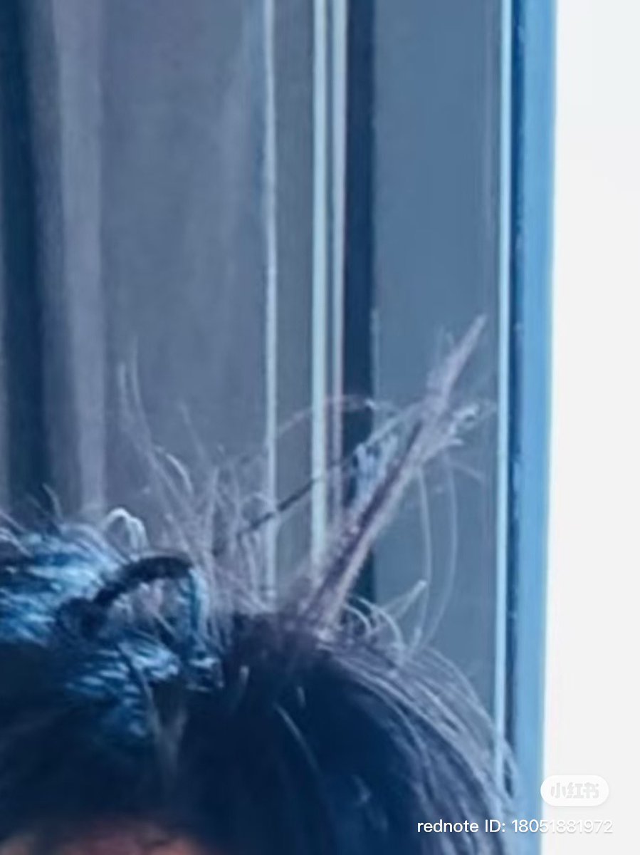 ewbr_'s tweet photo. 💬 Guys, help me pick a cover pic pls! 
(Baoran said) : ทุกคนช่วยเลือกรูปปกหน่อยสิ...

🗣️: เอารูปนี้แหละทำรูปปก! 

🐼: คนกันเองทั้งนั้น อย่าแกงกันสิ 😏😏😏

555555555555555 ดูอิโมจิ!! 
#井柏然 #JingBoran https://t.co/CYcWIR32j1
