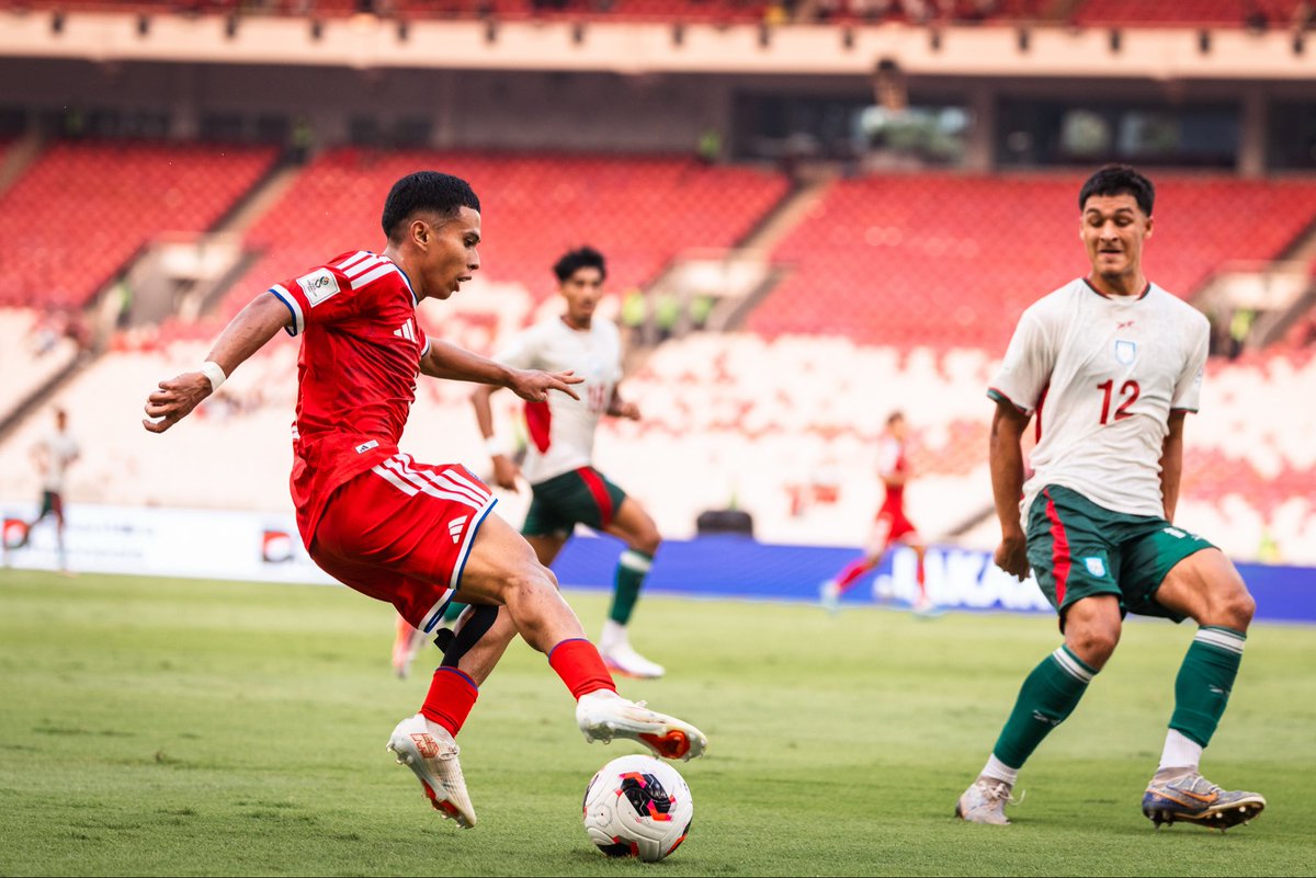 FASingapore's tweet photo. Three points in the bag! 🦁🔥

Yesterday, the Lions secured a 1–0 victory over Bangladesh in their second match of the FIFA ASEAN Cup 2026.

Swipe through the matchday moments. 📸

📲 Read the full match report via the link in bio. https://t.co/iwlANnm8Vb