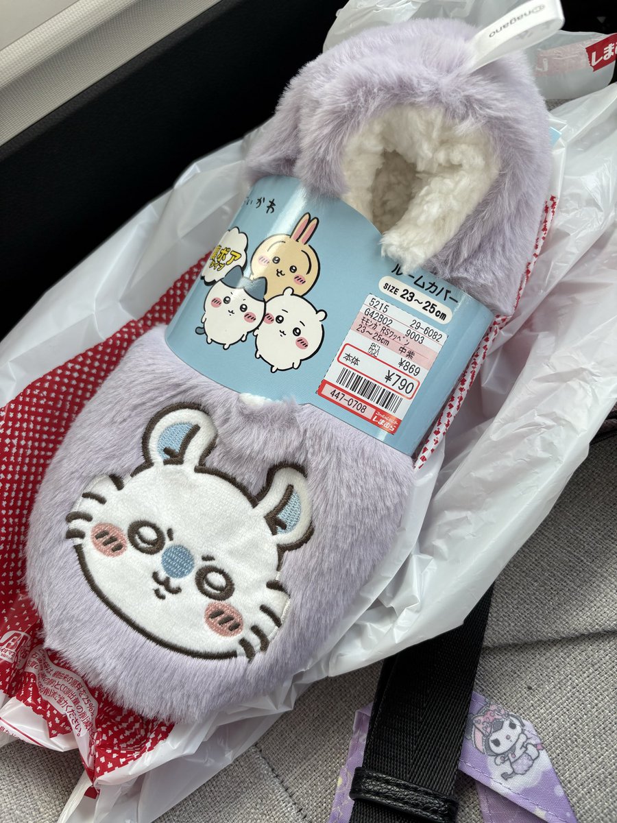 cr110728's tweet photo. 毎年買うこの形の室内スリッパ
11月〜3月半ばまでよろしくモモンガ♡
裏の足首も温かいよ♡
家の中なら可愛いものでもありでしょ😏
来客用はちゃんとしたスリッパあります🤣 https://t.co/0VPMv5Q9Iz