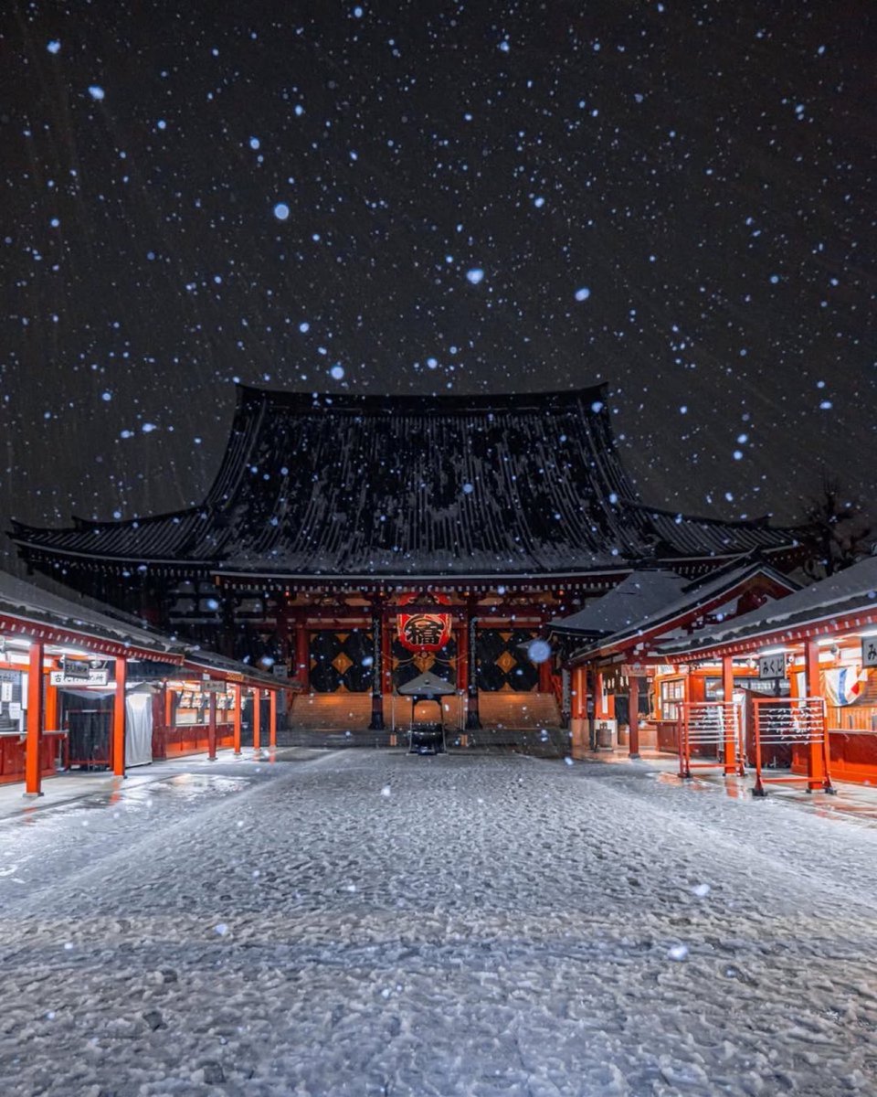 viewsoff's tweet photo. Sensoji Temple, Japan 🇯🇵 https://t.co/dfda3qwDAS