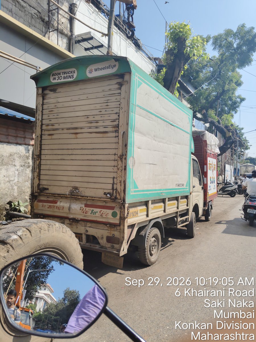 discoveryofmaha's tweet photo. Illegal parking under supervision of sakinaka traffic police. Why no action? 
Road is block . 
Kaherani road start . Sakinaka. @sakinaka_ps @mtpheretohelp @mumbaipolice @cpmumbaipolice https://t.co/575dUiPrTc