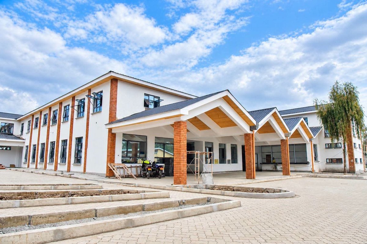 Elizabe18308051's tweet photo. What does better healthcare mean for Nakuru residents? Modern facilities, faster emergency response and specialised care. Governor Susan Kihika is delivering through the NCRTH Trauma Centre, new Level 4 hospitals and upgraded dispensaries.
#LivingThePromise #TransformingNakuru https://t.co/AfP1rbCBOA