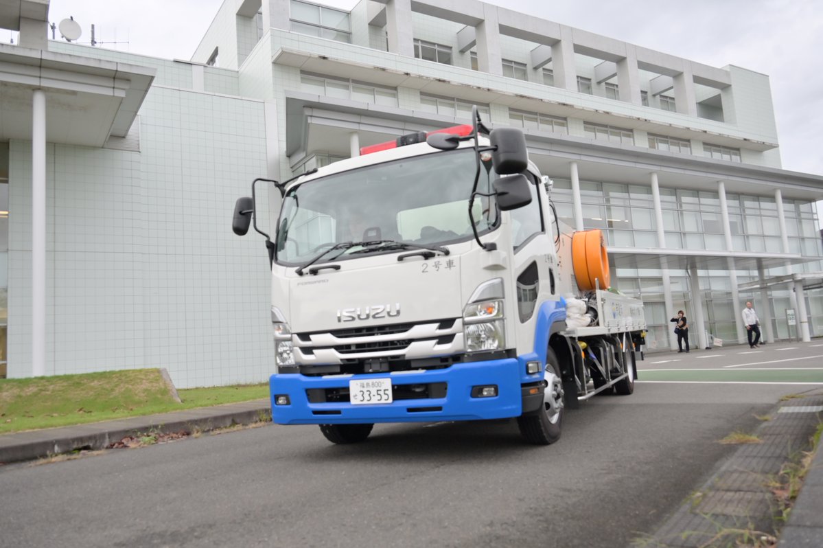 f_datecity's tweet photo. 【千葉県に向けて災害派遣】
9月29日(火)、令和8年台風第25号により甚大な被害を受けた千葉県白井市に向けて、排水ポンプ車１台と職員6人を派遣しました。出発式で須田市長は「白井市の皆さんが一日でも早く日常生活に戻れるよう、６人力を合わせて支援してください」と送り出しました。
(秘書広報課) https://t.co/SiwJuRTQha