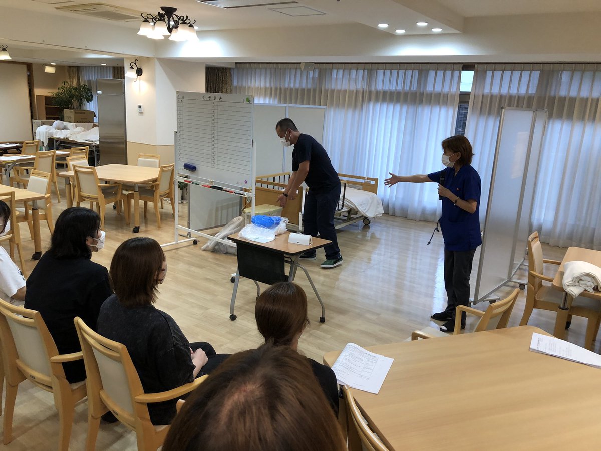 sekonoie's tweet photo. 本日はBCP訓練で疥癬の対応についての学習会を行いました。
なかなか疥癬の対応する機会は少ないですが、今回勉強させていただきましたので実践で活かせて行ければいいなと思います✨ https://t.co/B5Eh5f84VG