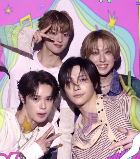 shuajujuuu's tweet photo. photo booth pics never looked better omg https://t.co/I3VyaWkSgO