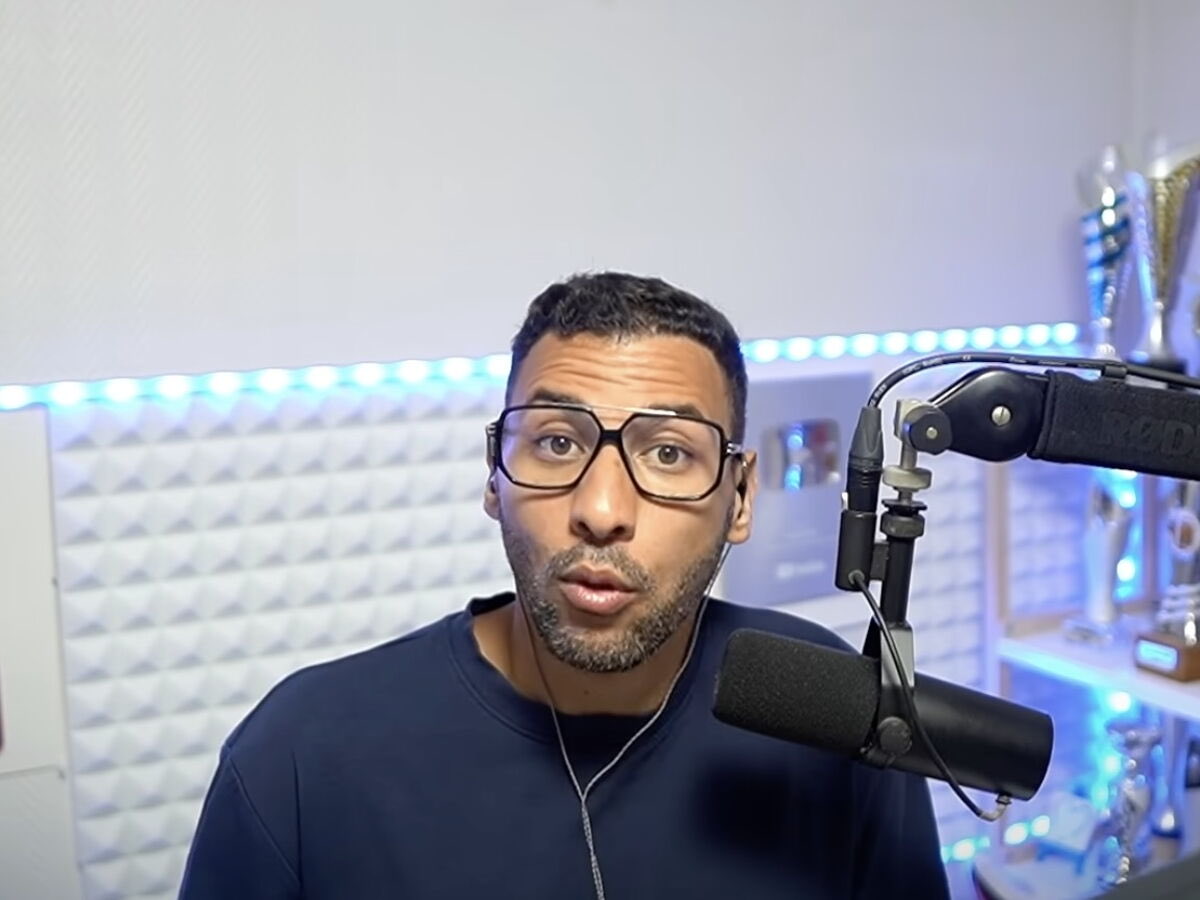 75secondes's tweet photo. 🕊️ Malek Bennouioua, alias maleK CSGO, figure emblématique de la scène Counter-Strike suivie par plusieurs centaines de milliers d'abonnés sur Twitch et YouTube, est décédé à l'âge de 35 ans dans la nuit du samedi 26 au dimanche 27 septembre 2026 à Aix-en-Provence.

Retranché à son domicile après avoir envoyé un message alarmant à son ex-compagne, le streamer a mis fin à ses jours malgré l'intervention et les négociations du Raid sur place, avant de succomber à ses blessures quelques heures plus tard à l'hôpital. 

Père de deux enfants, l'ancien joueur professionnel a suscité une immense vague d'émotion et d'hommages dans l'écosystème esport, notamment de la Team Vitality et du joueur Richard « shox » Papillon, ainsi que du rappeur marseillais JuL, qui était un ancien camarade de classe. 

Le parquet d'Aix-en-Provence a ouvert une enquête pour déterminer les causes exactes du décès.

🗞️ https://t.co/9bMPDjisOS
