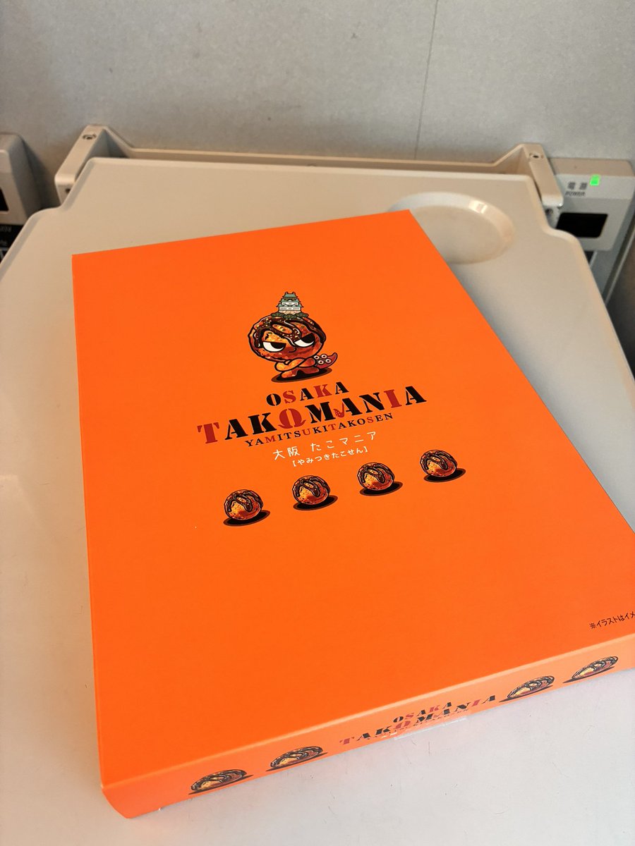 iamakitten's tweet photo. 同じライブを2回も見るの
と思いつつ、遠征した千秋楽の大阪。
いろんな意味で行って良かった✨
いつもミッツさんがラジオで話している#ぴちょんくんの温度計はこれかな？と思いつつ。
お土産はもちろん#たこマニアを買いました！ https://t.co/IUQerZBwoj