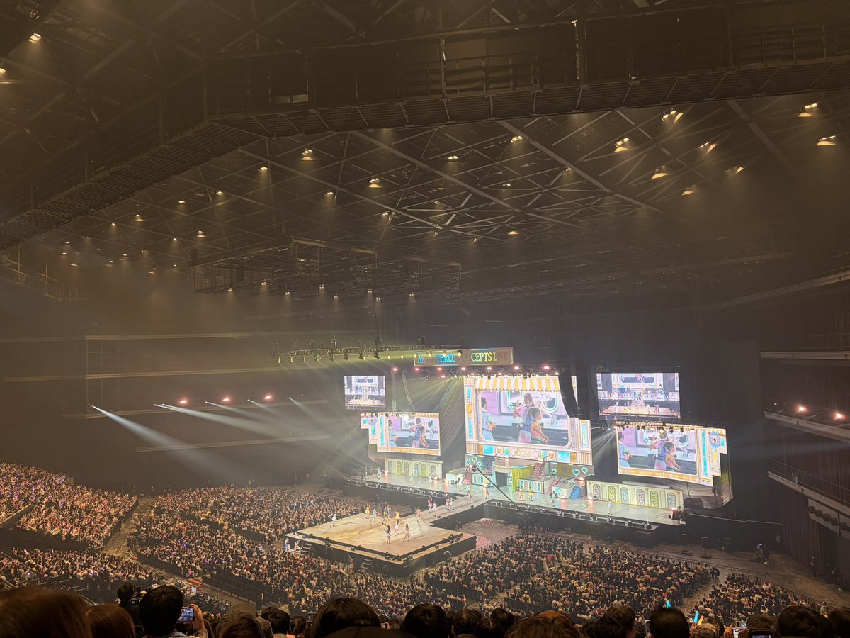 AKB48SKE48HKT48's tweet photo. 【画像】AKB48・Kアリーナコンサート 推し席配置図キタ━━(((ﾟ∀ﾟ)))━━━━━!! (あくまで目安です)【推しが好きishコンサート】 

https://t.co/NiCdzcCnYw https://t.co/N4ezQZ8smT