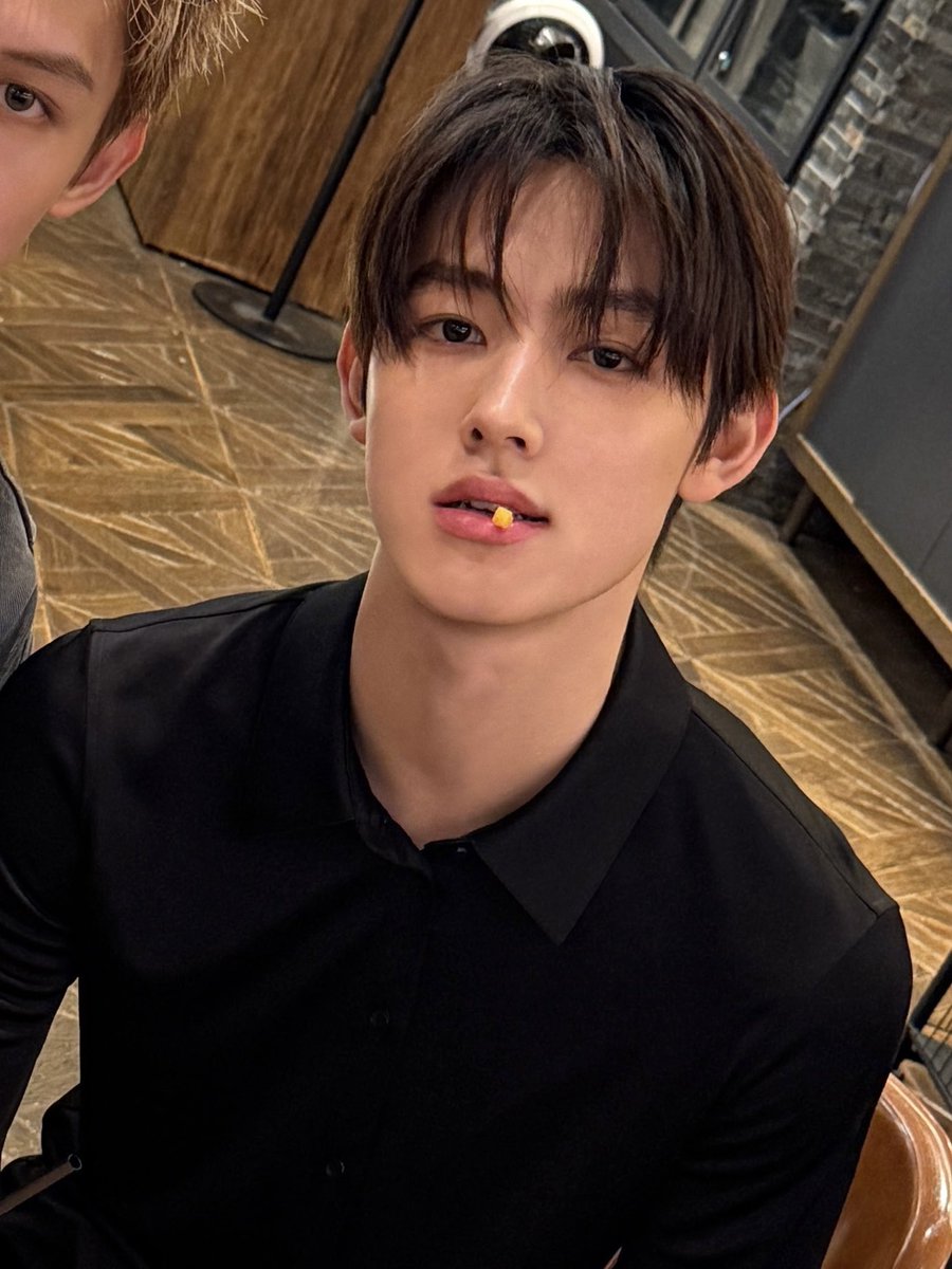 eomswags's tweet photo. this eomjju as pcs i feel lightheaded https://t.co/OJNn3lUXhS