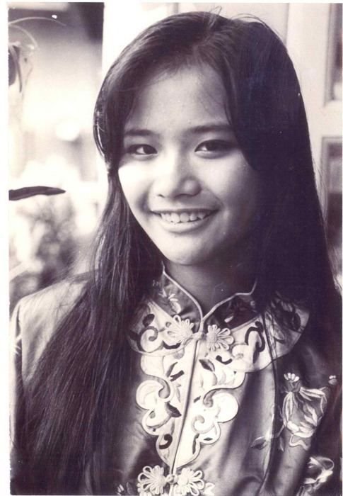 nilulunggati's tweet photo. remembering maningning miclat today. she was a poet, painter, teacher, and interpreter.

berso #2 is one of my favorite poems. it has saved me from many such times of extreme low depths. salamat maningning. your light still shines here. https://t.co/6oyy4DNJqE
