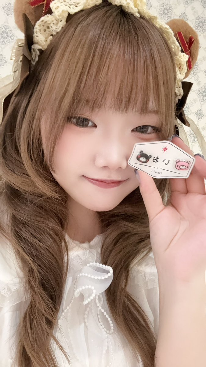 iochan_iMaid's tweet photo. ろぐいん！
今日はくまくましてる🧸
18時45分までいるよ🧸
ガチャガチャ回してから来たけど
推し来なくてしょげてる、、、😔
HPも出来たから見てみてね
遠隔もお待ちしております✨️
 #三ノ宮 #コンカフェ #自撮り界隈 #いいね返し https://t.co/h1EVtdL7QL