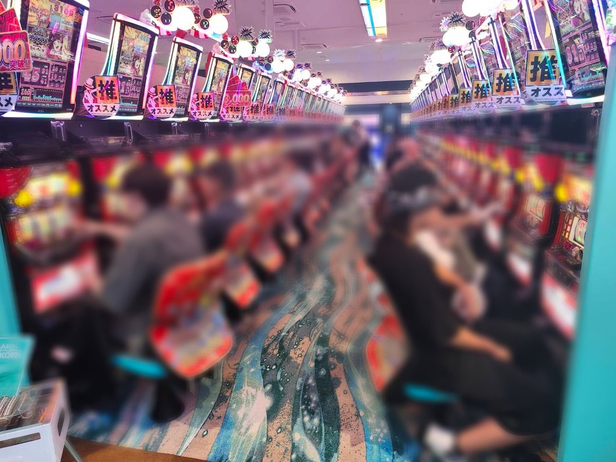 FULL777SPIN's tweet photo. 【総評】
9/19 MARINCONCORDE清水
💎フルスロットルスピン💎

清水の《竜宮城》
MARINCONCORDE清水で
💎フルスロットルスピン💎

通算2度目の開催の今回もマリンコンコルドらしさ全開の景色が広がった。
メインはもちろんだが少数構成機種・Aタイプの扱いの良さが特徴。『天膳.エウレカ.この素晴』など世間的には少し前の機種であっても全開で回されており間違いない結果となっている。
もちろんス��スロからも『鬼武者3.からくり2』などから優秀台を確認しお店全体にチャンスが用意されていた。

次回開催は10月某日。
【さぁアクセル全開でいこう】　　pr