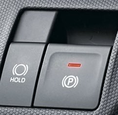 Hamufluffy's tweet photo. 新しい車のパーキングブレーキが足で踏むタイプからボタンになったせいで押すのか引くのか毎回分からなくてガチャガチャしちゃう🐷 https://t.co/NicyhJsmkN