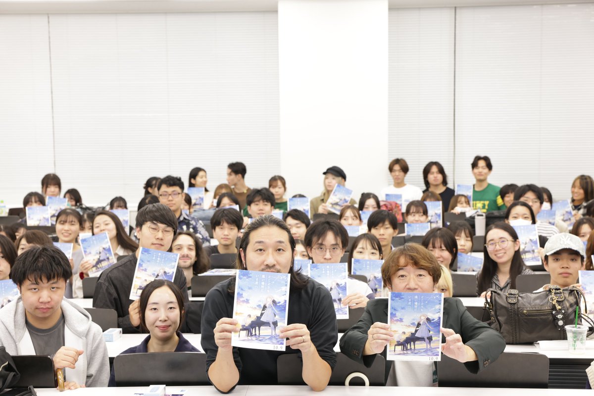dokokimi_movie's tweet photo. #どこきみ 明治大学にて
ティーチイン付きイベントを開催𓂃𓈒𓏸
￣￣￣￣￣￣￣￣￣￣￣￣￣￣￣￣￣
本作プロデューサー陣・向井紘一郎氏と
川邉大輔氏の母校である明治大学🏫
⠀
学生約100人に向けて、
映画制作の仕事やここでしか聴けない
制作秘話をたっぷりお話ししました。
⠀
▼レポートはこちら
https://t.co/vkhncgenxx
⠀
映画『どこよりも遠い場所にいる君へ』
10月9日(金)公開