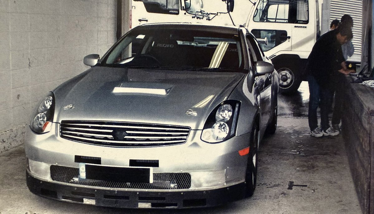 amayama96's tweet photo. 2004年春頃。確か仙台ハイランド。
R35GT-Rの初代(？)プロトタイプ。

水野さんは3年半しかなかった開発期間のうち、最初の1.5年は商品の開発はせず、エンジニア育成用の試作車をつくったそうな。
排気量は3.5で400馬力。車重はビックリ2,000kg https://t.co/EYKf7CUsGI