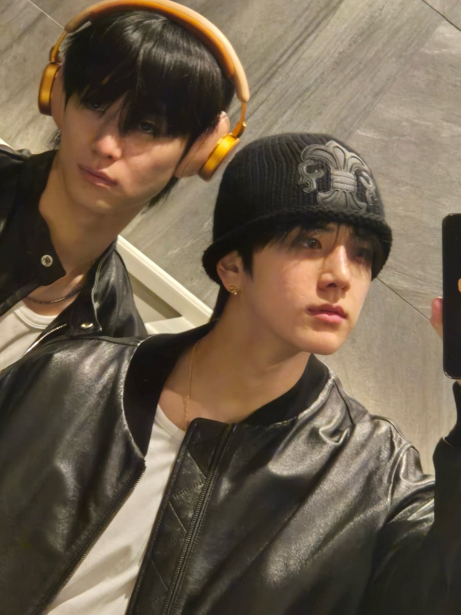 love_dlwndus's tweet photo. definitely the k-pop boys we love<3  #주연 #영훈 https://t.co/SMhNVur6yx
