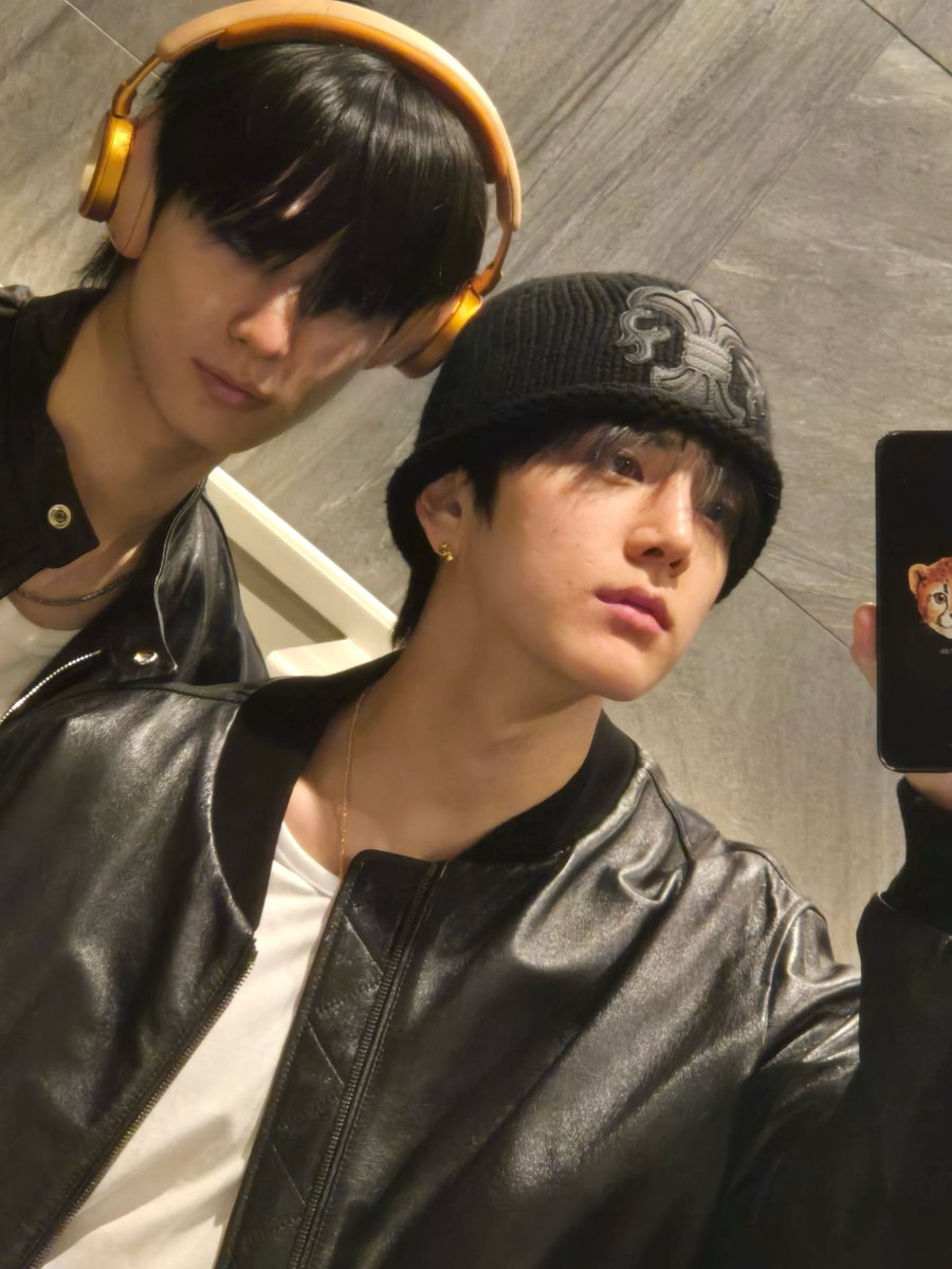 love_dlwndus's tweet photo. definitely the k-pop boys we love<3  #주연 #영훈 https://t.co/SMhNVur6yx