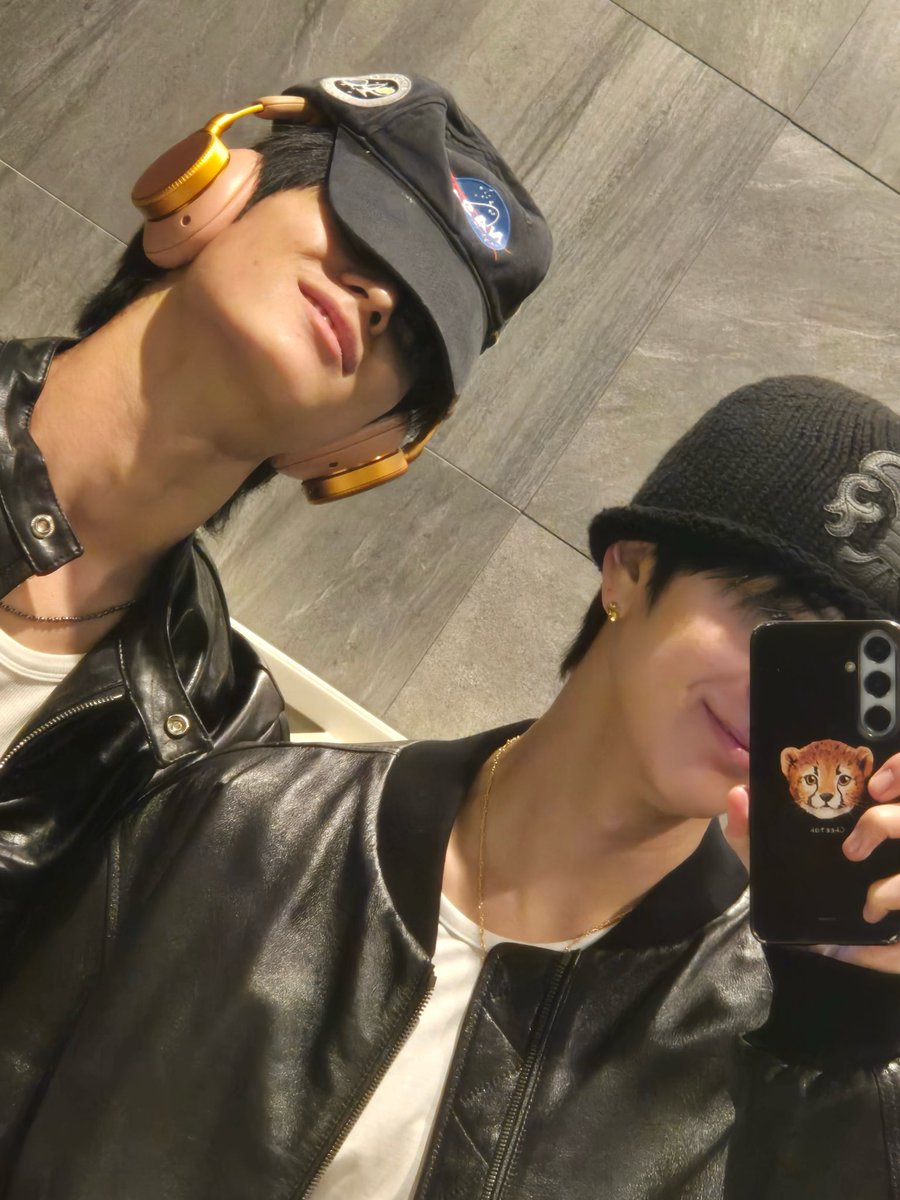 love_dlwndus's tweet photo. definitely the k-pop boys we love<3  #주연 #영훈 https://t.co/SMhNVur6yx