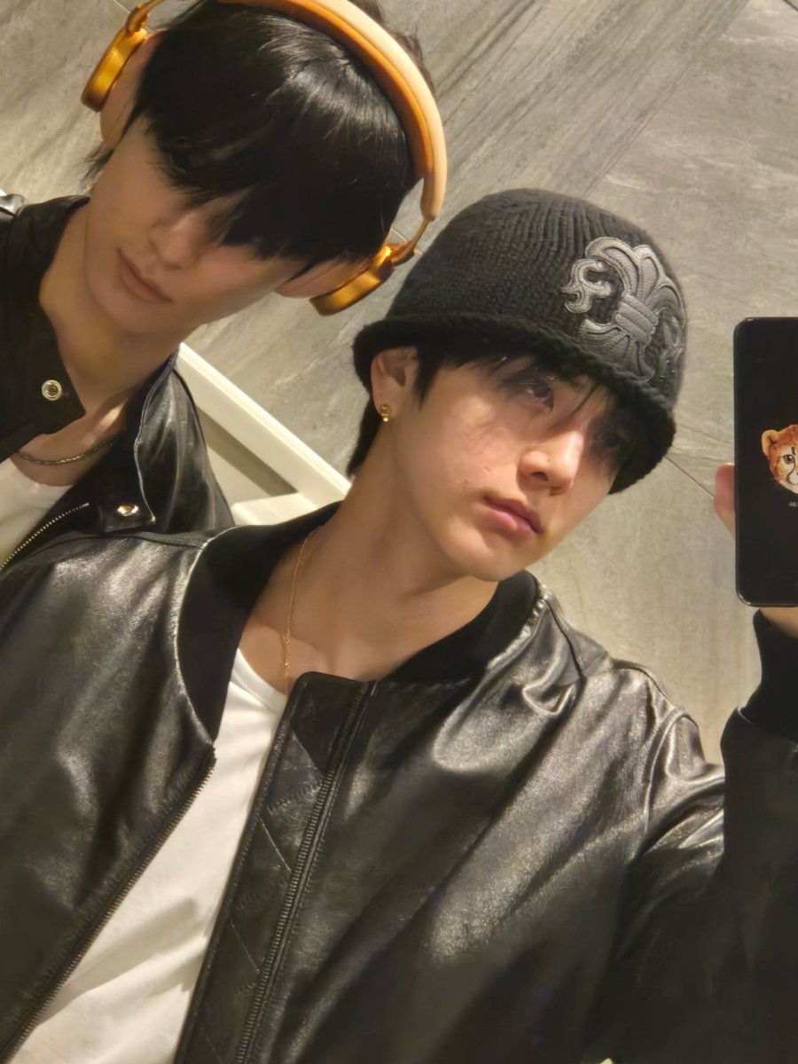 love_dlwndus's tweet photo. definitely the k-pop boys we love<3  #주연 #영훈 https://t.co/SMhNVur6yx