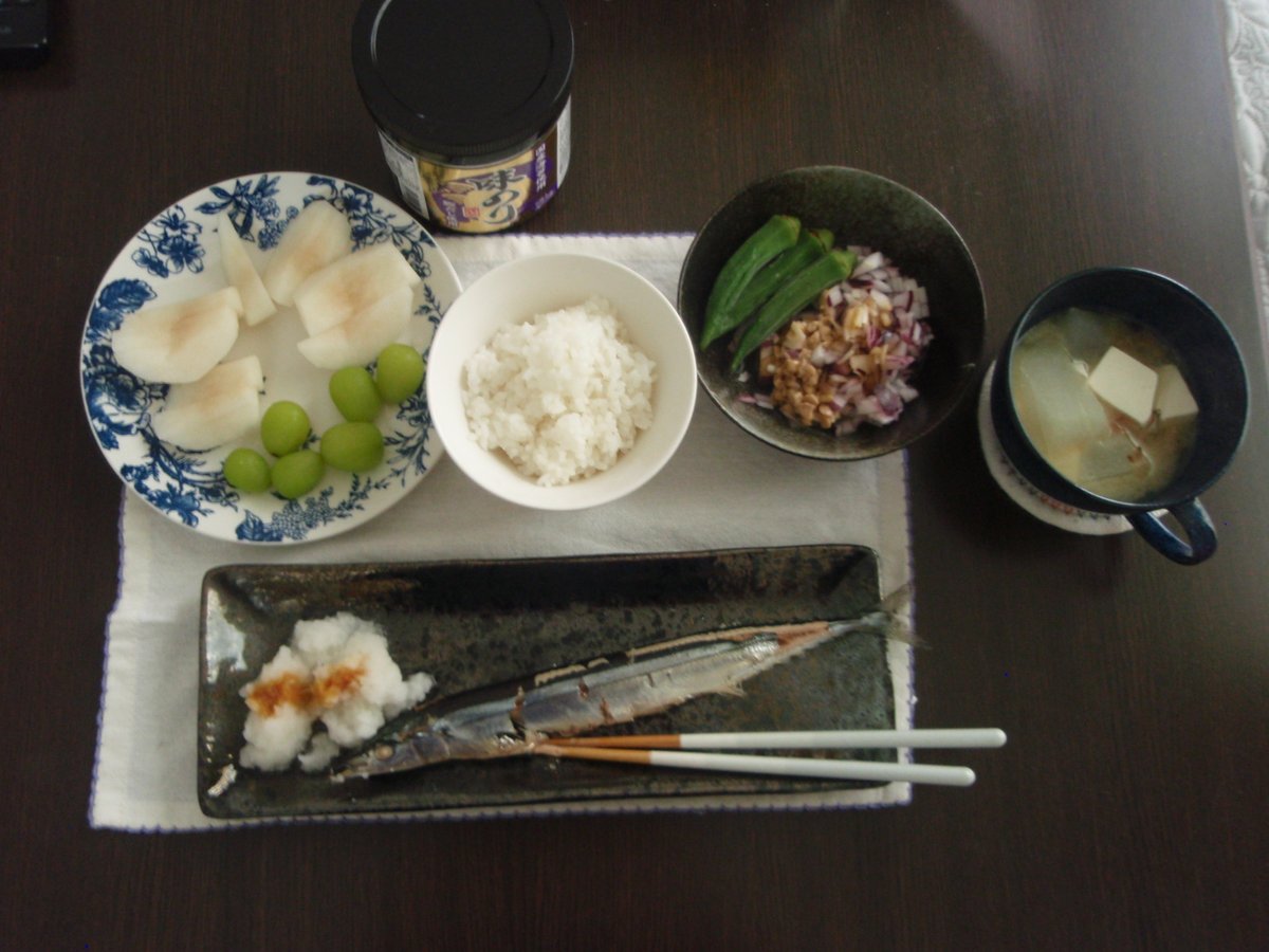izumobojo's tweet photo. #昼食

うちのグリルが調子悪い。
使ってる最中に、ボンって音がして、火が消える。
掃除もしてるのに、��因が分からない。ヾ(ﾟДﾟ)ﾉ

なので、このサンマは、フライパンで蒸し焼きにした。 https://t.co/lTCaF6N9Uq