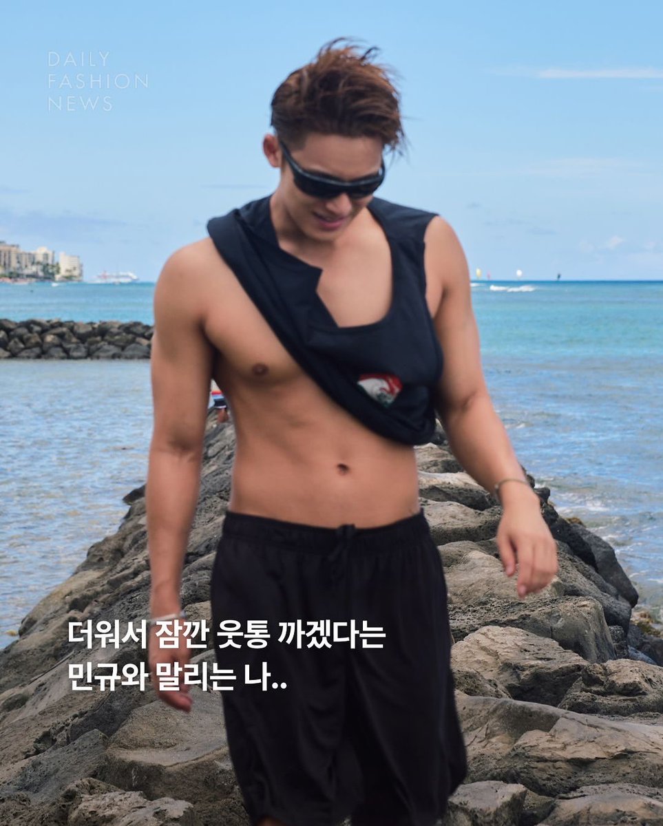 gyumin997's tweet photo. happy 1st Anniversary https://t.co/slM6qvDQPU