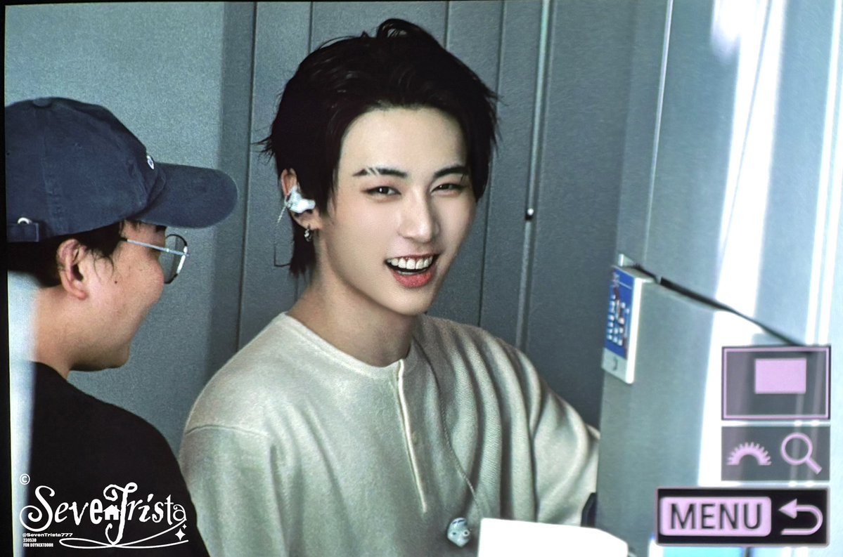 SevenTrista777's tweet photo. 260929
두 번이나 잘못된 문을 열었다ㅋㅋ

#태산 #TAESAN 
#BOYNEXTDOOR #BND #보이넥스트도어 https://t.co/9hw2lL75sP