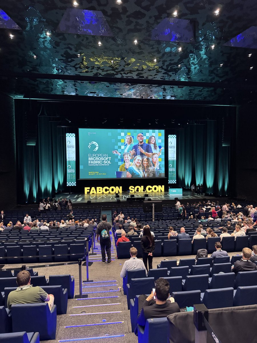 LeoneDataAI's tweet photo. Ready for the @Microsoft #FabConEurope #SQLConEurope keynote! https://t.co/0qpwqyJ0um
