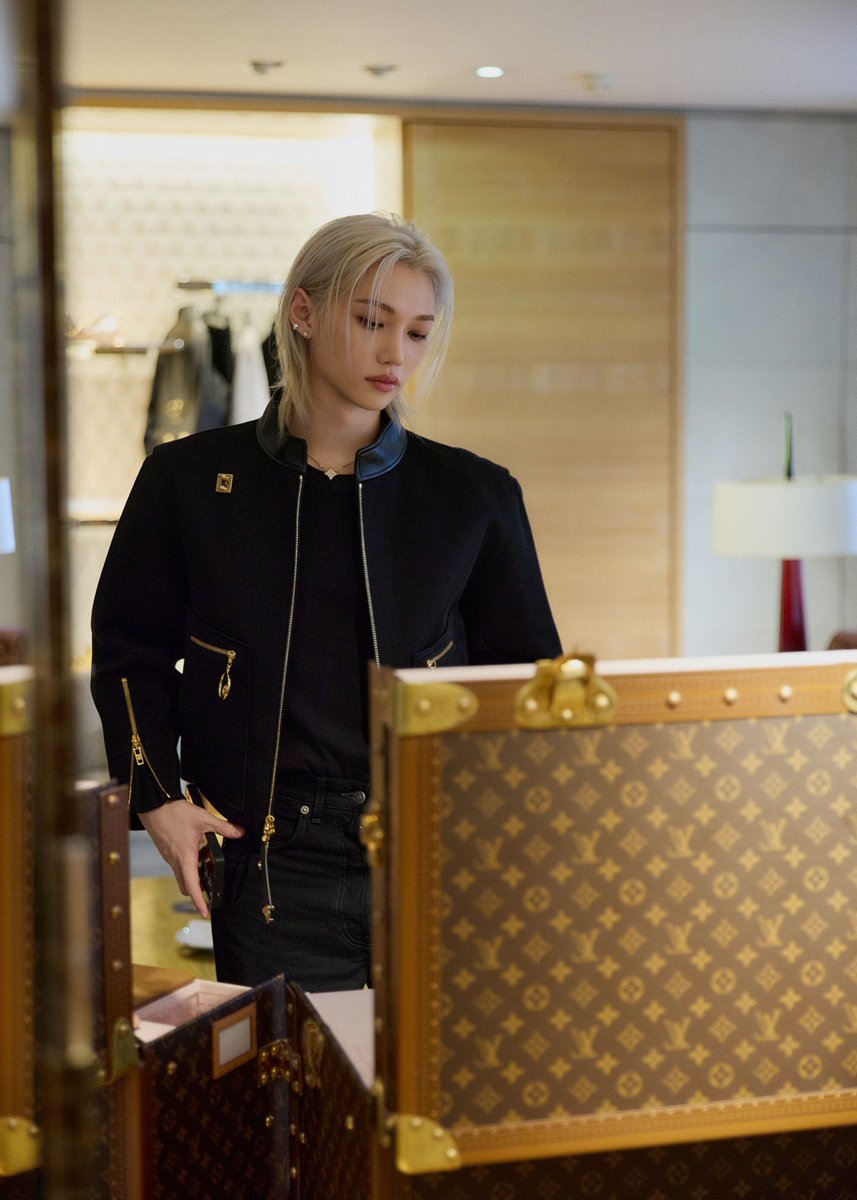sunshine0558936's tweet photo. 이번 루이비통은 어떤 모습일까?

FELIX ICONE DE LA MODE
#FELIXxLVSS27  #FELIX
@LouisVuitton https://t.co/Jqkvm2fLrr