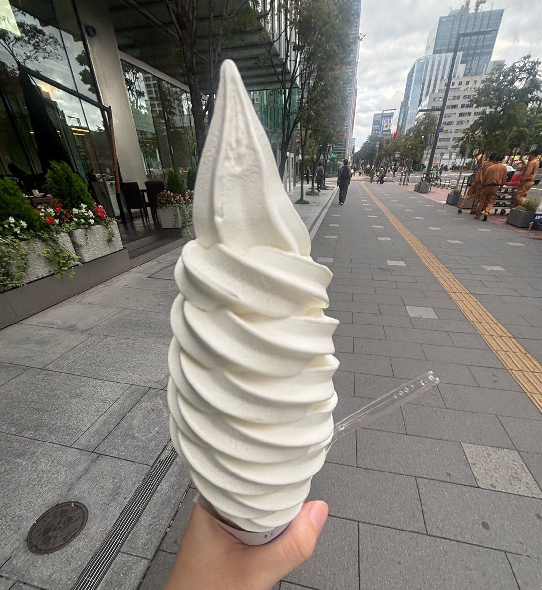 mmumuumum's tweet photo. ㅈㄴ커서 먹다가번아웃옴 https://t.co/C4WjrpJM49