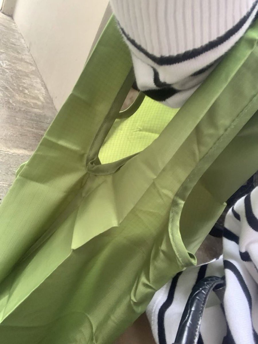 hpdjzz_'s tweet photo. Modelnya bisa dilipat jadi sekecil ini, dan bisa digantung di tas juga, praktis banget kan😍

🖇️ https://t.co/vCZM36sWoZ https://t.co/w6jIEPNNNm