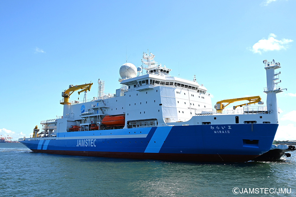 JAMSTEC_PR's tweet photo. ||◤プレスリリース◢||
北極域研究船「みらいII」の引渡日の決定及び行動予定について
https://t.co/do20kF31eD

#JAMSTEC が建造中の北極域研究船「 #みらいII 」について、引渡日が決定いたしましたので、その後の現時点での予定と併せてお知らせいたします。

詳細はプレスリリースをご覧ください。
今後の予定として (1)引き渡し、(2)慣熟航海、(3)就航後お披露目、(4)船内一般公開 について記載しています。
※各予定は、今後の進捗等によって変更となる可能性があります。