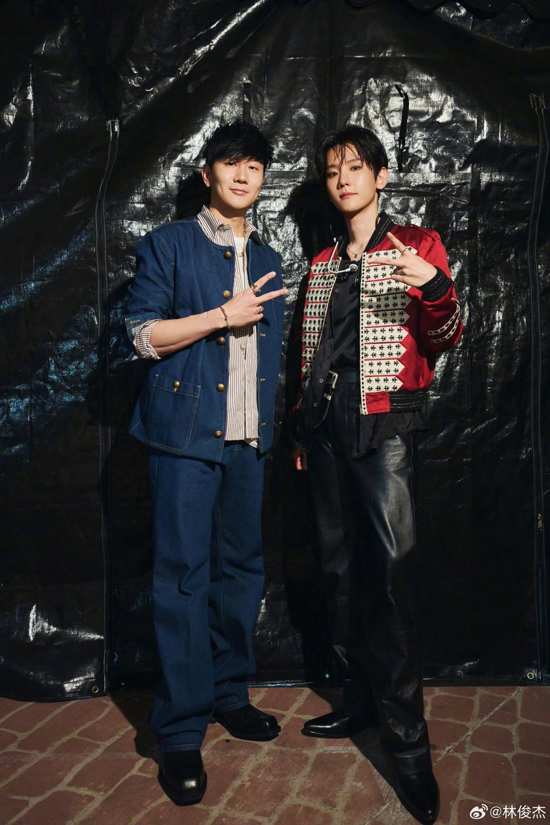 bestofbyunbaek's tweet photo. 260929 BAEKHYUN commented on JJ Lin's Weibo Post

"Thank you to senior JJ Lin for the invitation, together leaving behind an unforgettable stage and beautiful memories, looking forward to meeting again~"

#백현 #BAEKHYUN @B_hundred_Hyun https://t.co/QND9Fys0jP