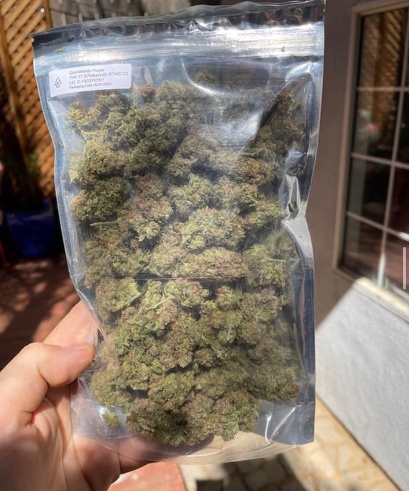 JimBelushiOre's tweet photo. Still receiving late night deals,
 Tap in with a DM to get our menu. We ship all over the United States and Europe discreetly and vacuum sealed. https://t.co/Yl7uuEHue8