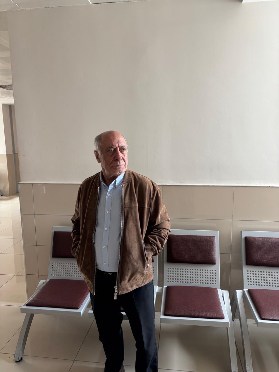 mahmutalinak's tweet photo. Devletin yargılama yetkisini tanımadığım için hakkımda bir dava daha açıldı. Mahkemenin zorla getirme kararı ile polislerce evimden alındım. Adliyedeyim. 
Bize biçilen kaderi kabul etmiyoruz. https://t.co/fGLAGFt3MD
