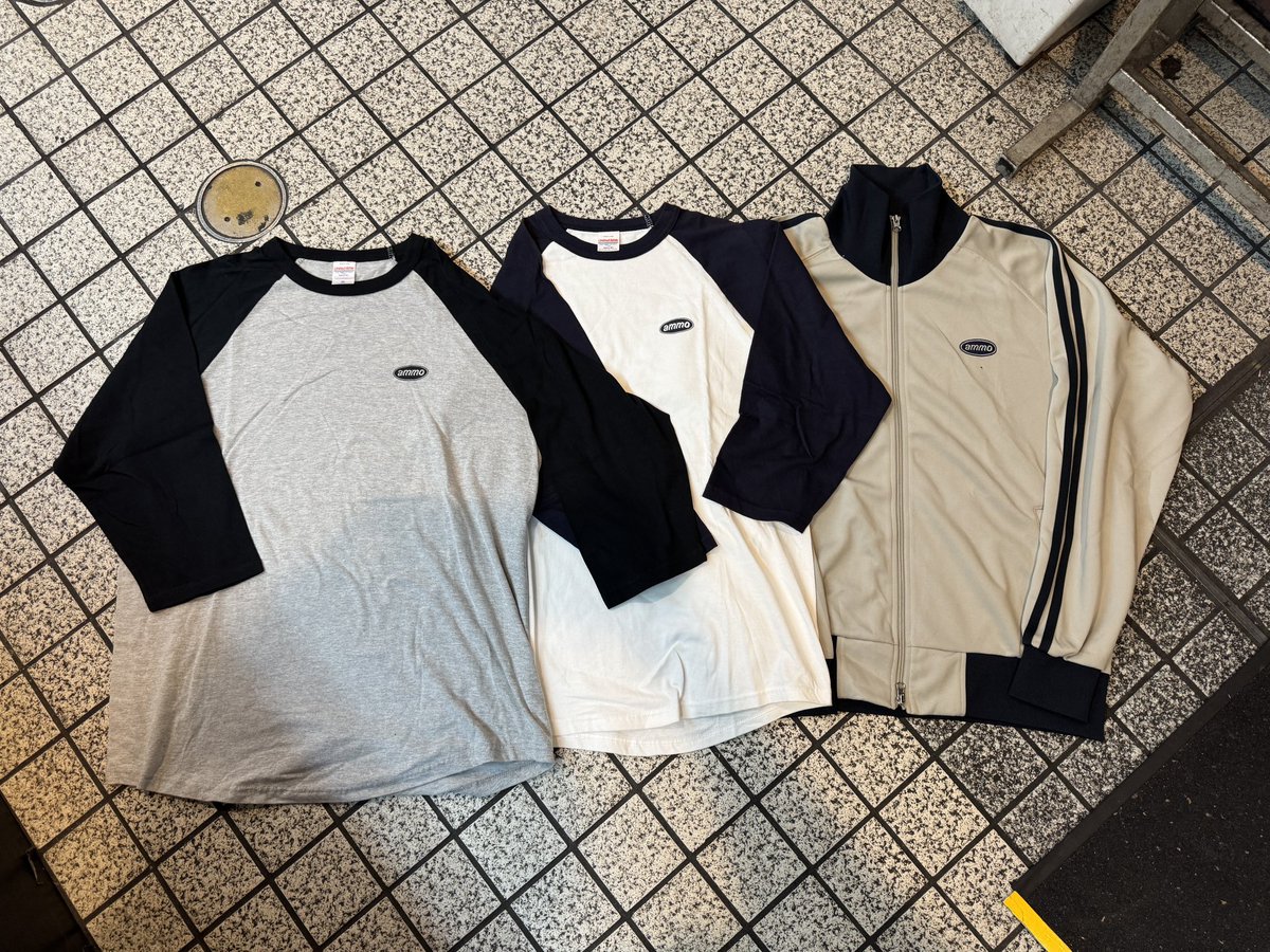 ammo__official's tweet photo. 【 冬グッズのお知らせ 】

9.30(水) 仙台enn 2nd公演より販売！

-------------
トラックジャージ　7,000yen
color：beige size：ONE SIZE

ロゴラグラン　3,500yen
color：white/gray size：M/L/XL
-------------

※画像はイメージになります。サイズや色味は会場にてご確認ください。 https://t.co/yQ4PSjyN2E