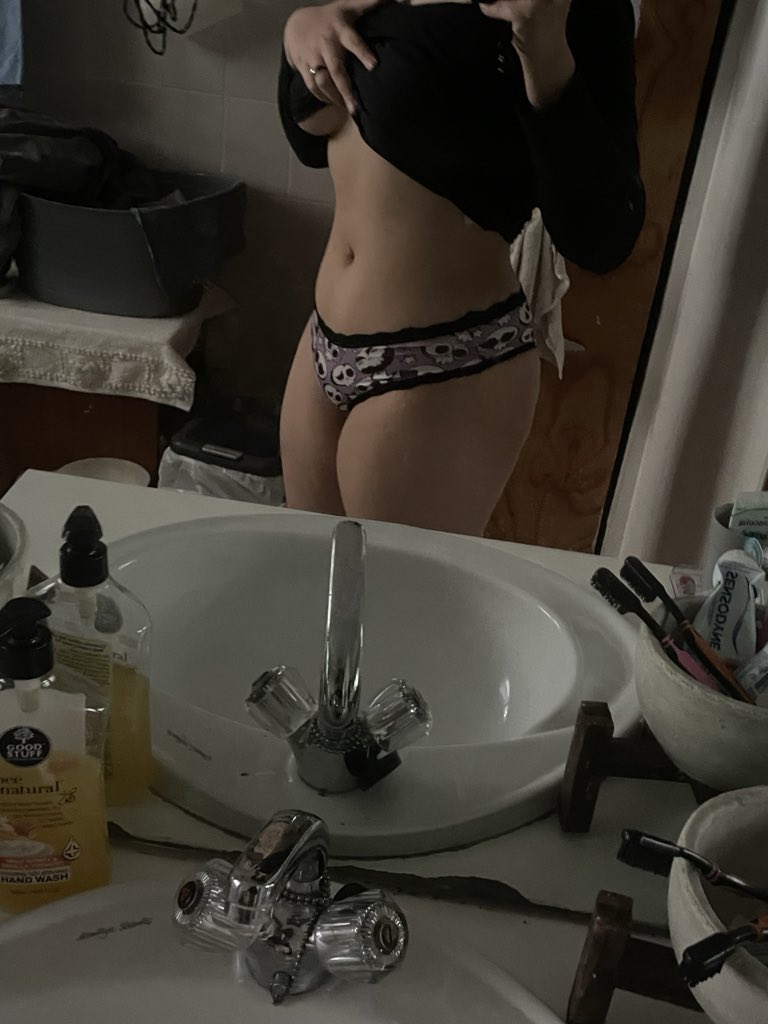 Dane1sdead's tweet photo. Part 2? of Body check of morning “skinny” of your favourite overweight girl on #edrtwt #bc https://t.co/u76YTzJ77g