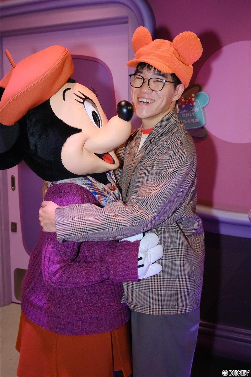 ku1b4's tweet photo. ハロウィンディズニー楽しんできたよー！
ミニーちゃんに抱きつかれてニヤけすぎましたｽｲﾏｾﾝ https://t.co/fvOyvWyBsy