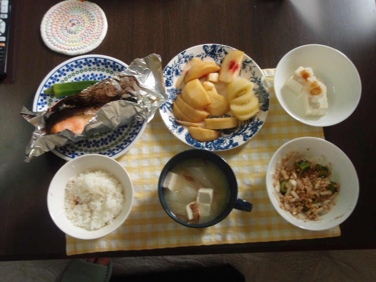 izumobojo's tweet photo. #朝食

今��も桃、たくさん食べた。
でも、全然満足してない。
もっと食べたい。

٩(๑òωó๑)۶ https://t.co/zRCkwbOrVD